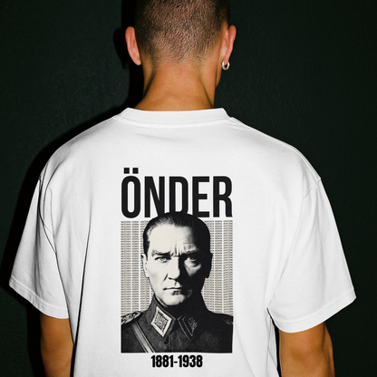 ULU ÖNDER ATATÜRK - Oversized Shirt